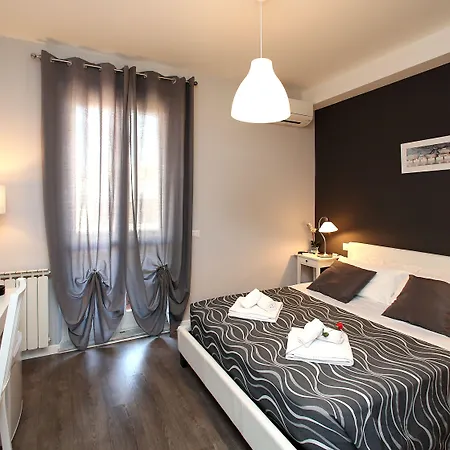 A 2 Passi Dai Musei Luxury Гостевой дом 4*