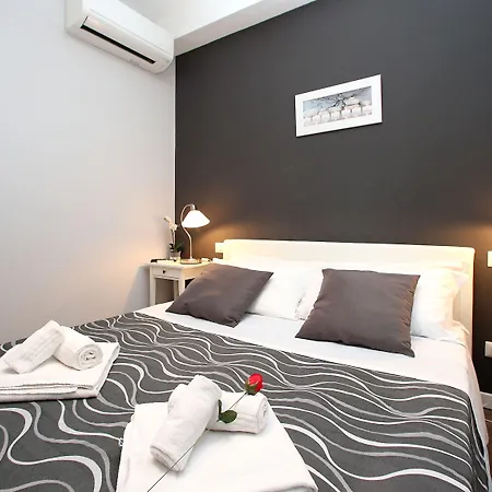 A 2 Passi Dai Musei Luxury Гостевой дом 4*