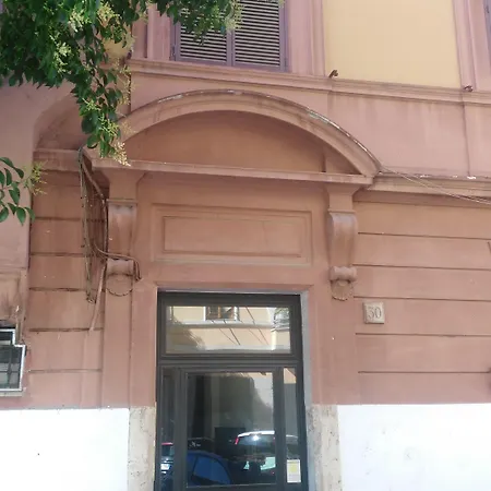 Гостевой дом A 2 Passi Dai Musei Luxury 4*