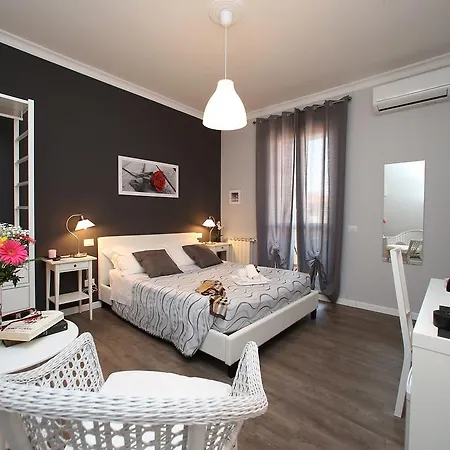A 2 Passi Dai Musei Luxury Гостевой дом 4*