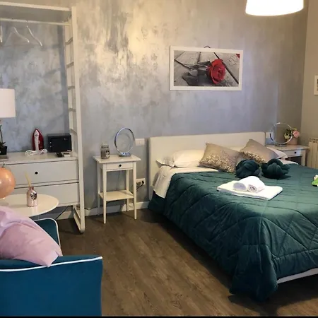 게스트하우스 A 2 Passi Dai Musei Luxury 4*