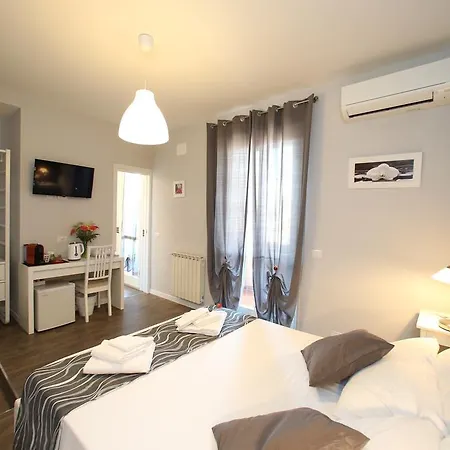 게스트하우스 A 2 Passi Dai Musei Luxury 4*